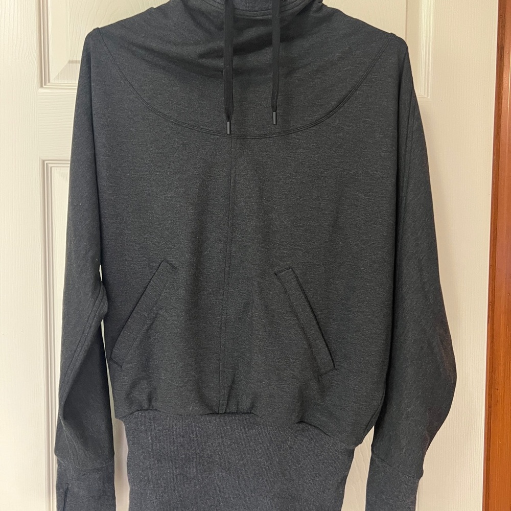 Lululemon Flashback pullover, size 6
